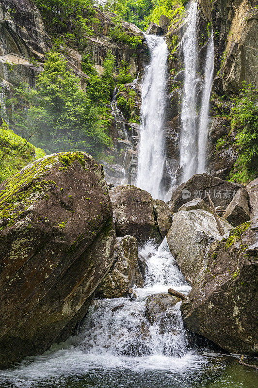 南蒂罗尔的Cascata di Valclava瀑布或Kalmtaler Wasserfall瀑布